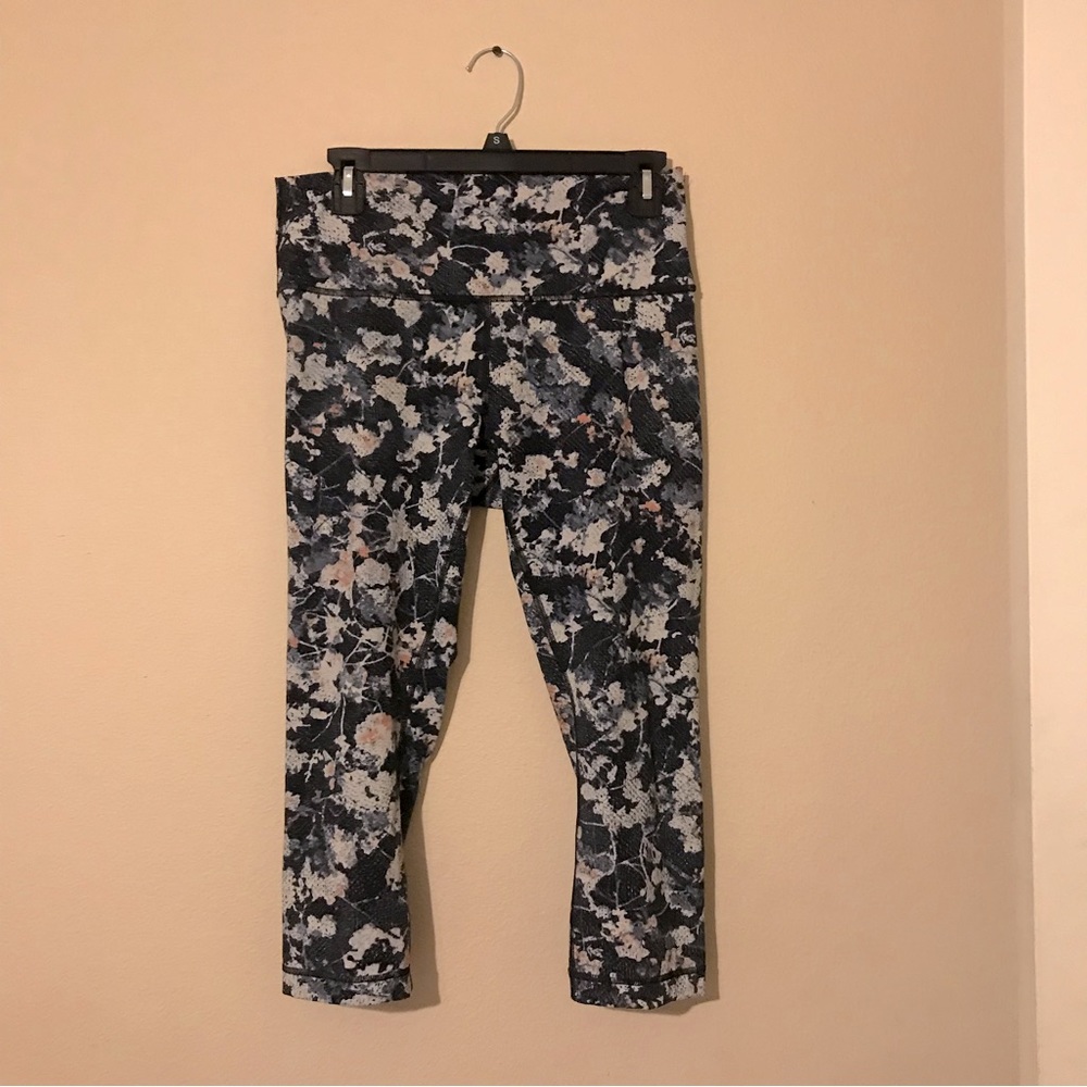 Floral lululemon wunder under leggings